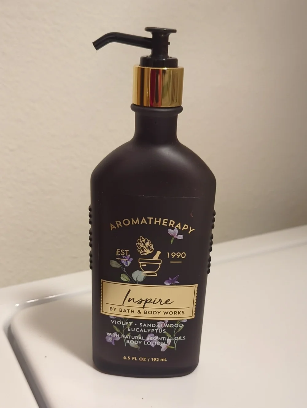Bath & Body Works Aromatherapy Inspire Violet + Sandalwood Body Lotion - Black